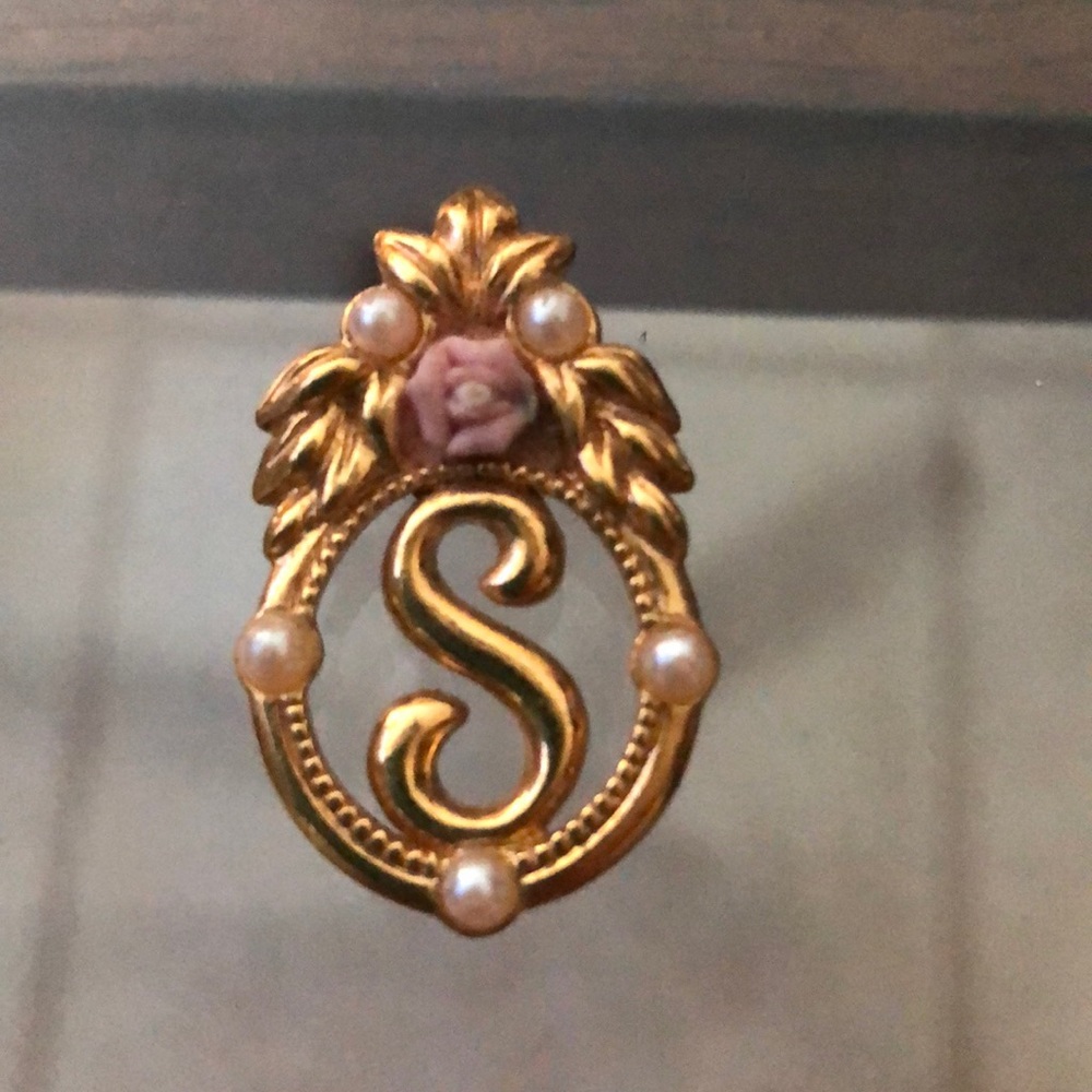 Vintage Avon initial Pendant